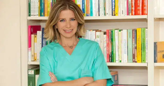 Rafforzare il sistema immunitario. Debora Rasio: “Nell’alimentazione la chiave di volta delle nostre difese” Debora Rasio. Sistema immunitario: chiave nell'alimentazione